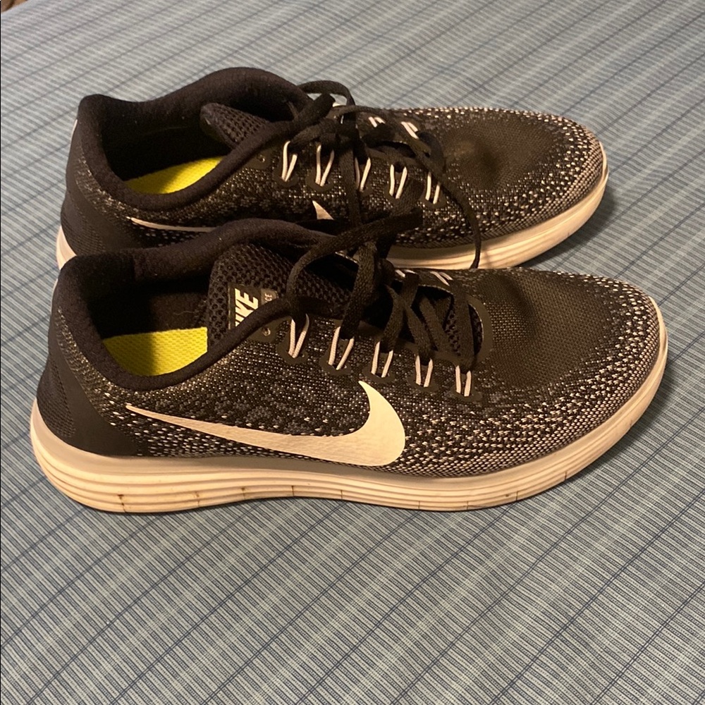 Nike Women's Black and White Athletic Shoes